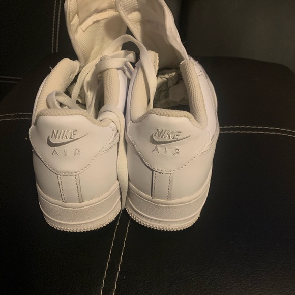 AIR FORCE ONES 6..5 Youth which is 8.5 in women - Picture 3 of 6